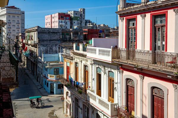 Crossroad in Havana, Cuba. Havanna, Kuba von Miro May