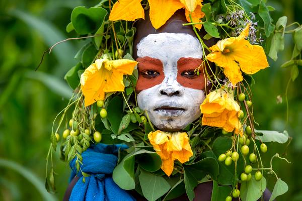 Porträt Suri / Surma Stamm in Omo Valley, Äthiopien, Afrika von Miro May