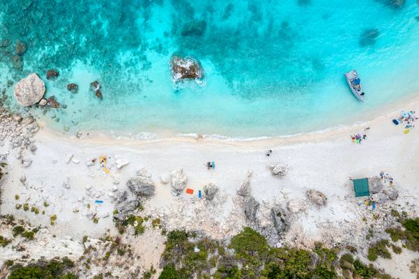 Strand, Sand und Türkises Wasser, Entspannung, Urlaub und Freiheit von Miro May