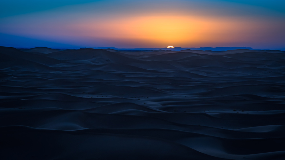 Sunset in the desert von Miroslaw Prybinski