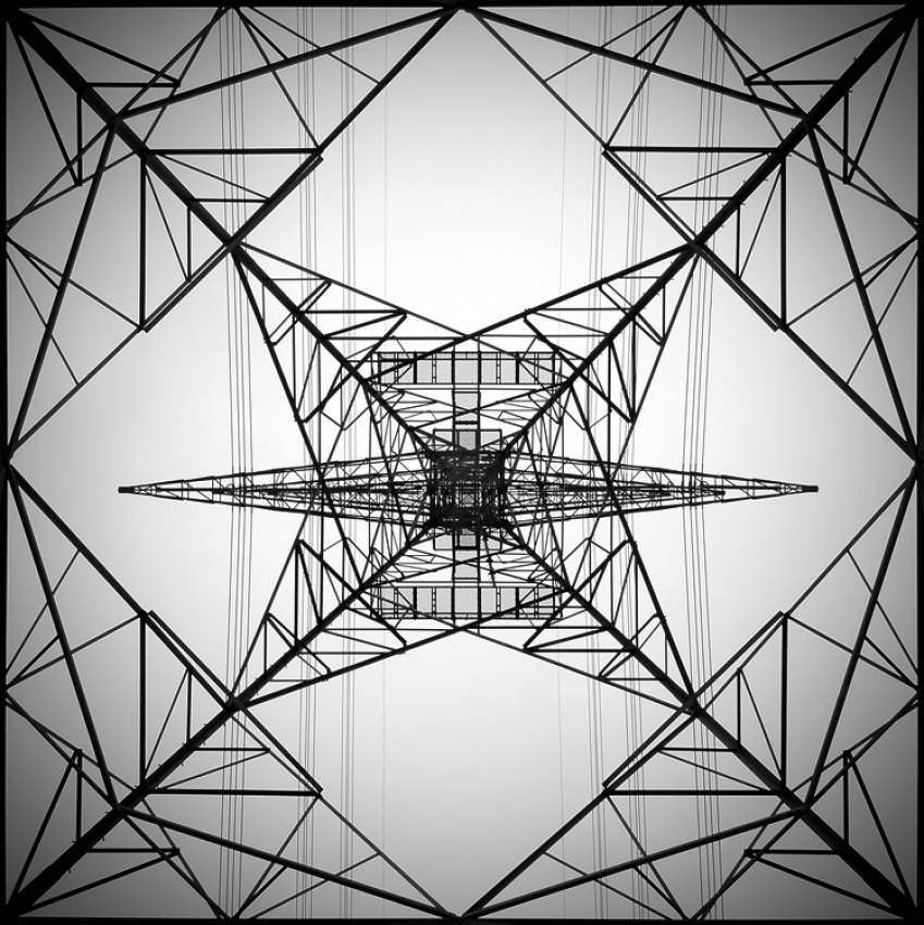 High Voltage Tower von Mohammed Al-Furaih