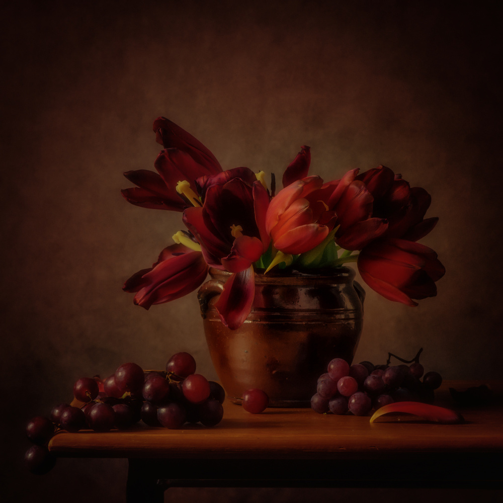 Still life Ruby Red von Monique van Velzen