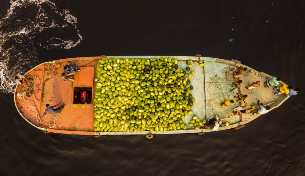 Fruits carrying cargo ship von Mostafijur Rahman Nasim