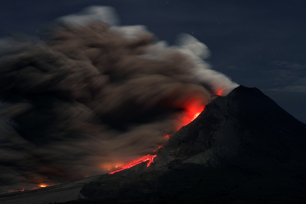 Eruption &amp; Lava von Muhammad Fauzy Chaniago