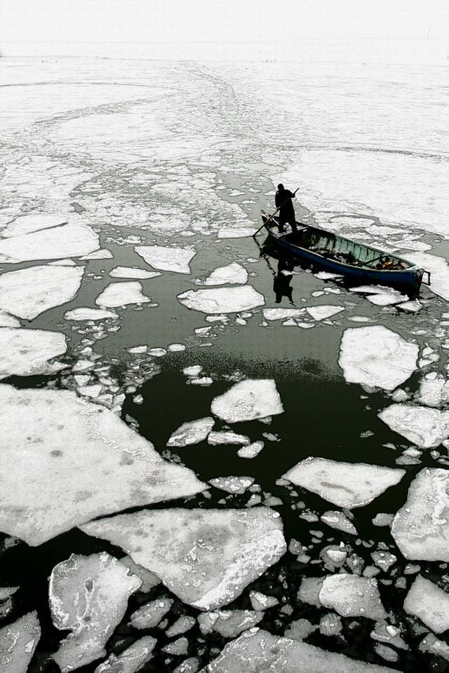 Boatman on ice von Murat OZEL