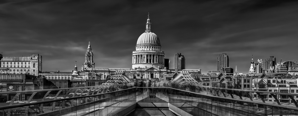 The Cathedral and The Millennium Bridge von Nader El Assy