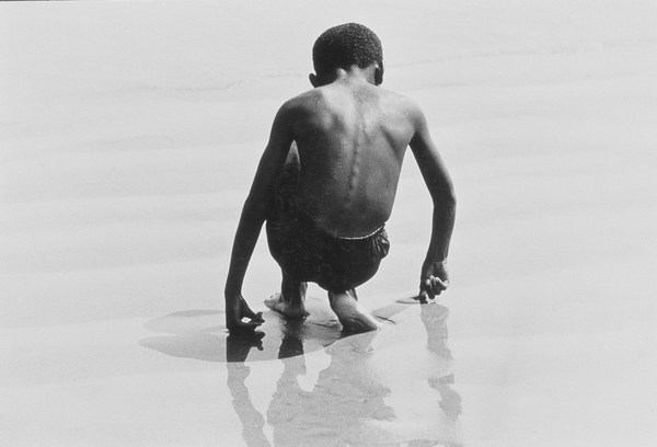 Boy Playing in the Sand at Coney Island, Untitled 30 von Nat Herz