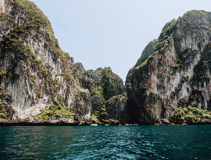 Felsen der Insel Koh Phi Phi Leh, Thailand von Laura Nenz