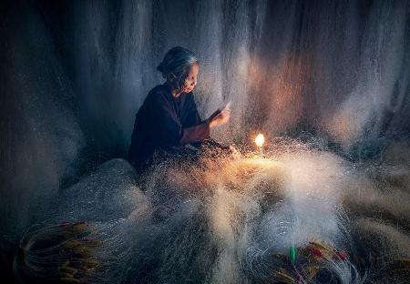 Knitting fish nets