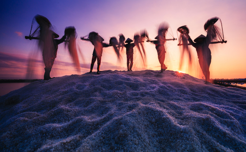 New day in the salt field von Nguyen Tan Tuan