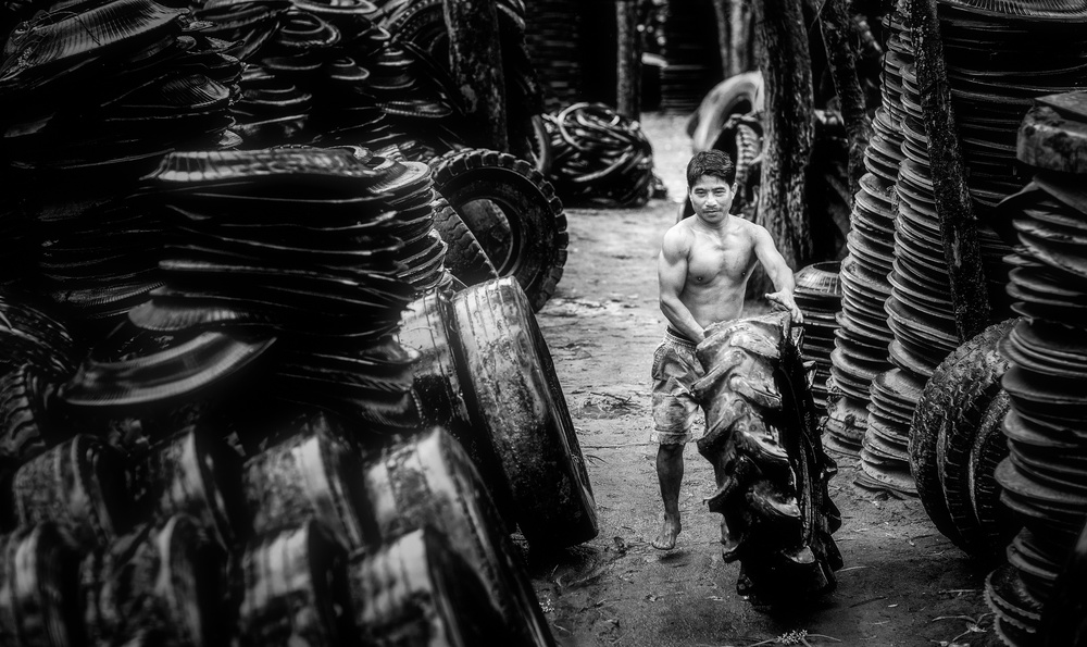 Recycle old tires von Nguyen Tan Tuan