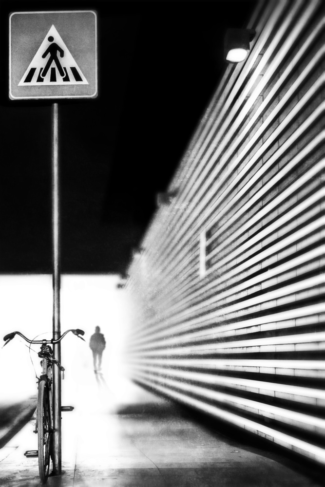 Bicycle in the tunnel von Nicodemo Quaglia