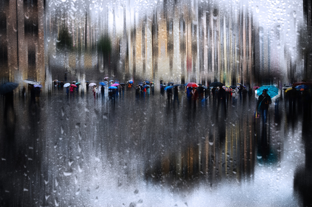 Seller of colored umbrellas von Nicodemo Quaglia