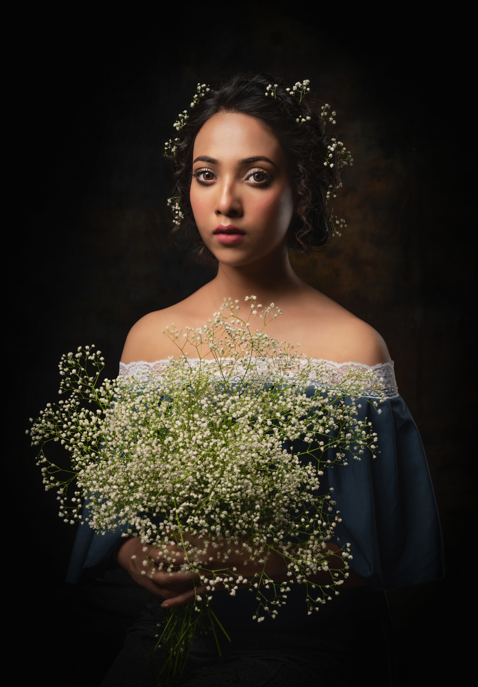 Lady with Flowers von Nilendu Banerjee