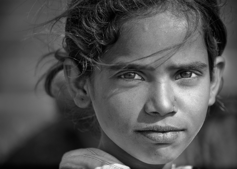 Staring Girl von Nilesh J. Bhange