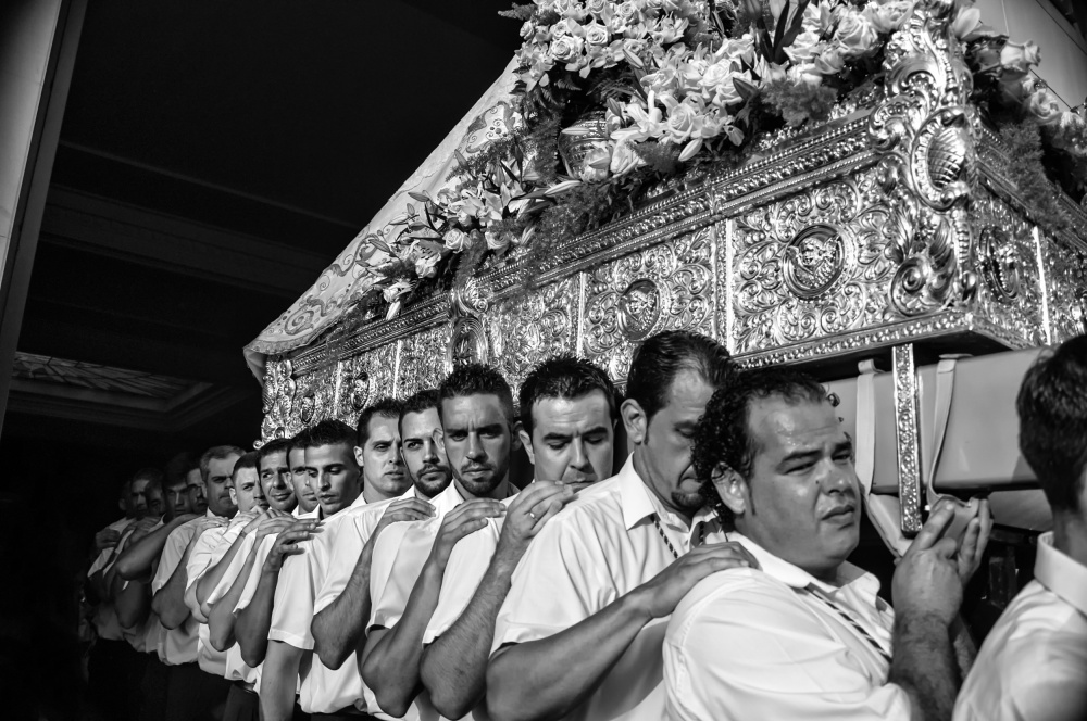 VIRGEN DEL CARMEN FESTIVAL von Nina Tvalchrelidze