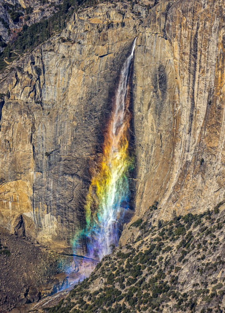 Colorful Upper Yosemite Falls von Ning Lin