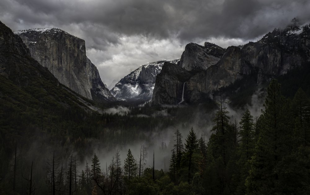 Stormy Tunnel View von Ning Lin