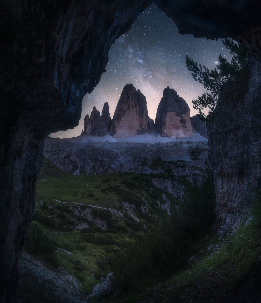 Watching the stars in the cave of tre cime von NingYun Ye