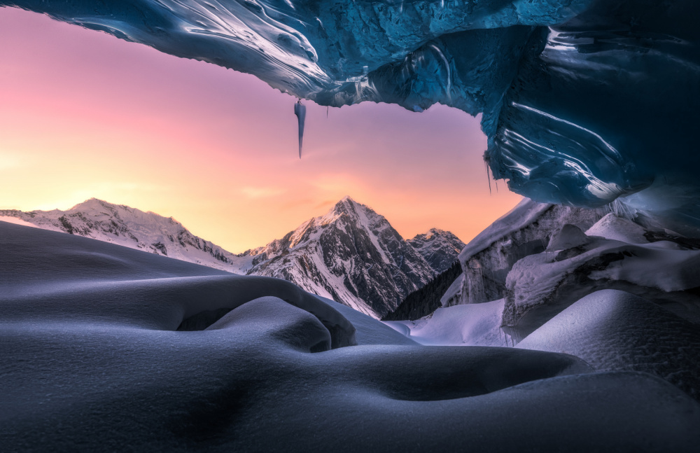 Ice cave at the sunset von NingYun Ye