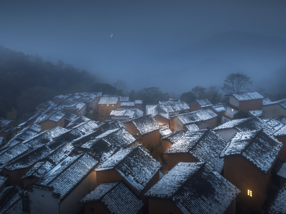 Snow at night and ancient villages von NingYun Ye