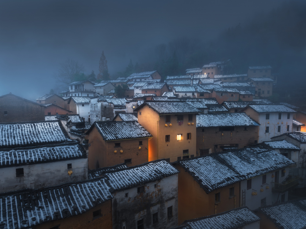 Snow at night and ancient villages von NingYun Ye