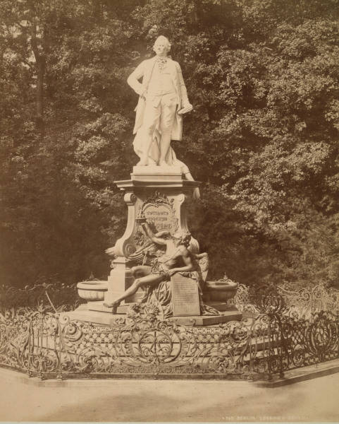 Berlin, Lessing-Denkmal / Foto Levy von 