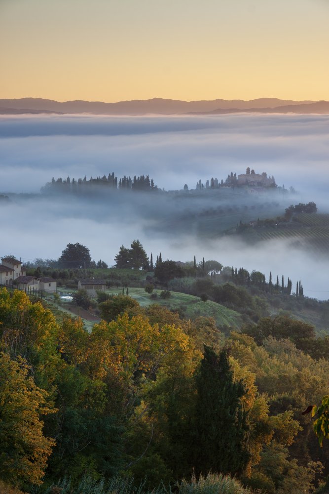 Morning scene in autumn Tuscany von Norbert Maier