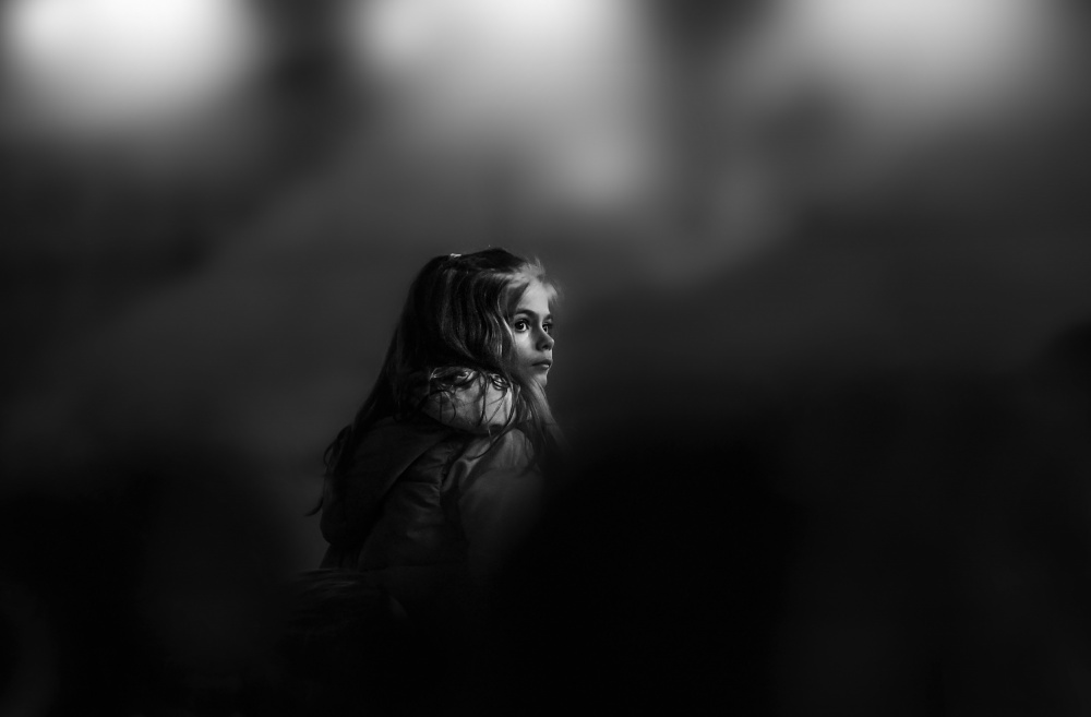 Girl at the concert von Oana Vasileniuc