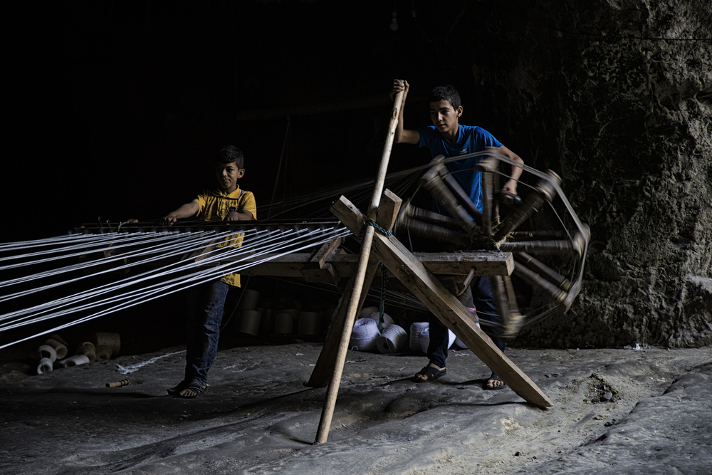 Hemp Cord Workers von Özden Sözen