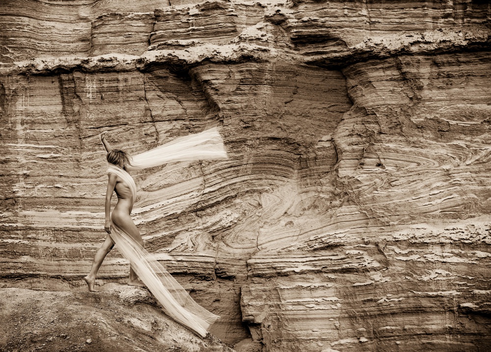 In a windy day von Ohad Falik