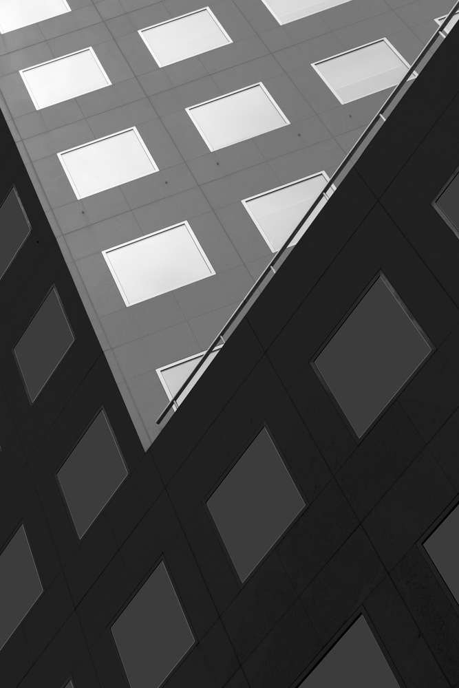 LIGHT AND DARK WINDOWS von Olavo Azevedo