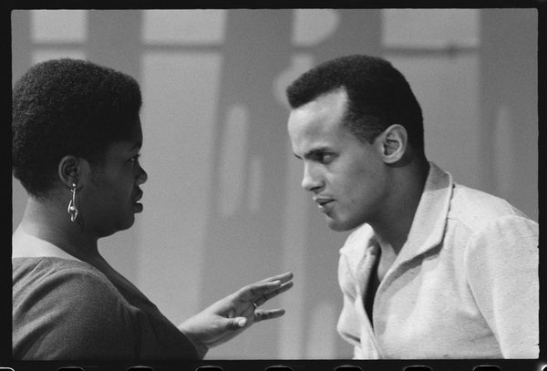 Harry Belafonte with Odetta on set of tv special von Orlando Suero