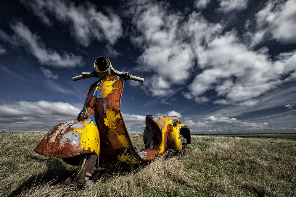 Yellow Scooter von Þorsteinn H. Ingibergsson