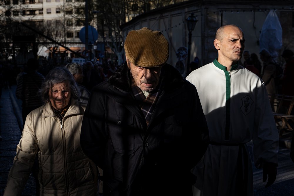 Emerging from the shadows von Pablo Abreu