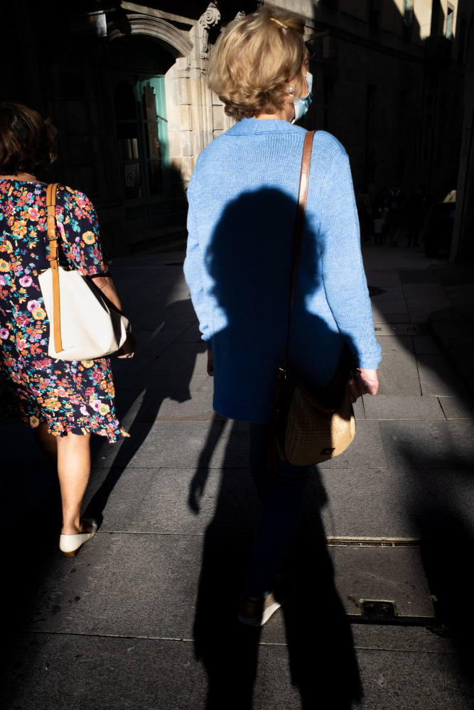 The shadow behind her von Pablo Abreu