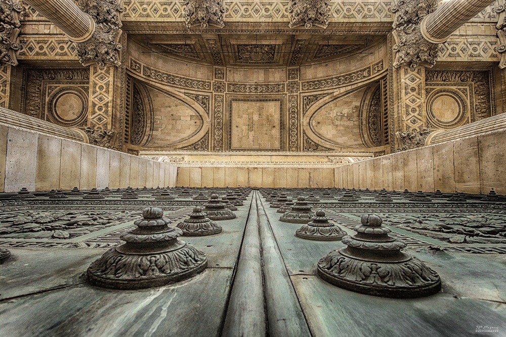 Panthéon Door. von Pagniez