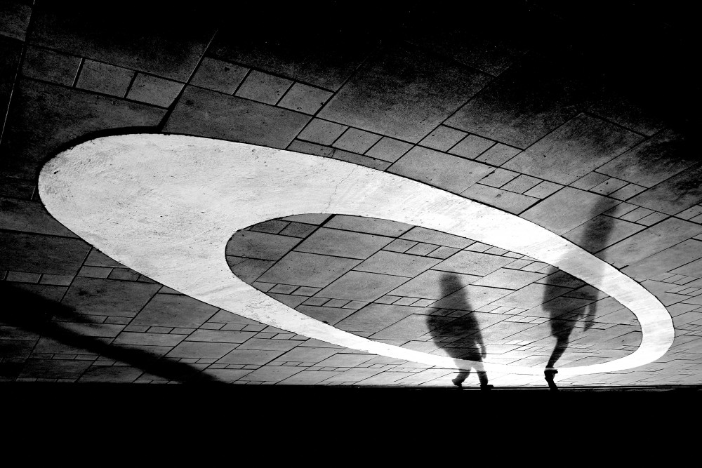 Shadows in the Ring von Panfil Pirvulescu