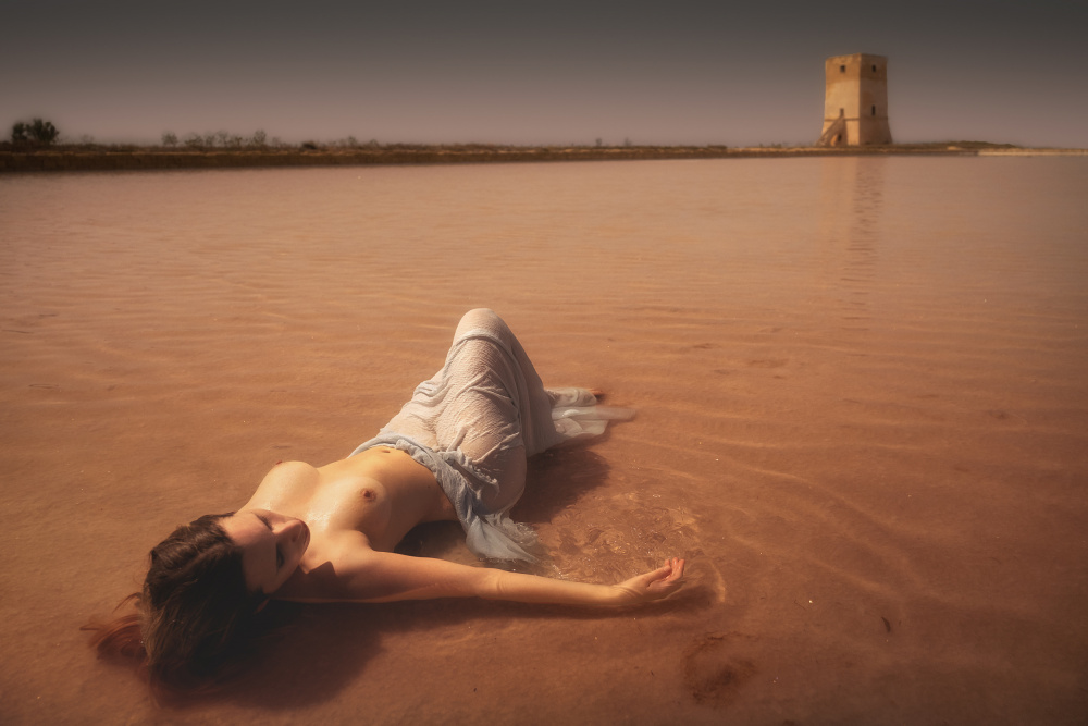 BATH IN THE SALT POOL von Paolo Lazzarotti