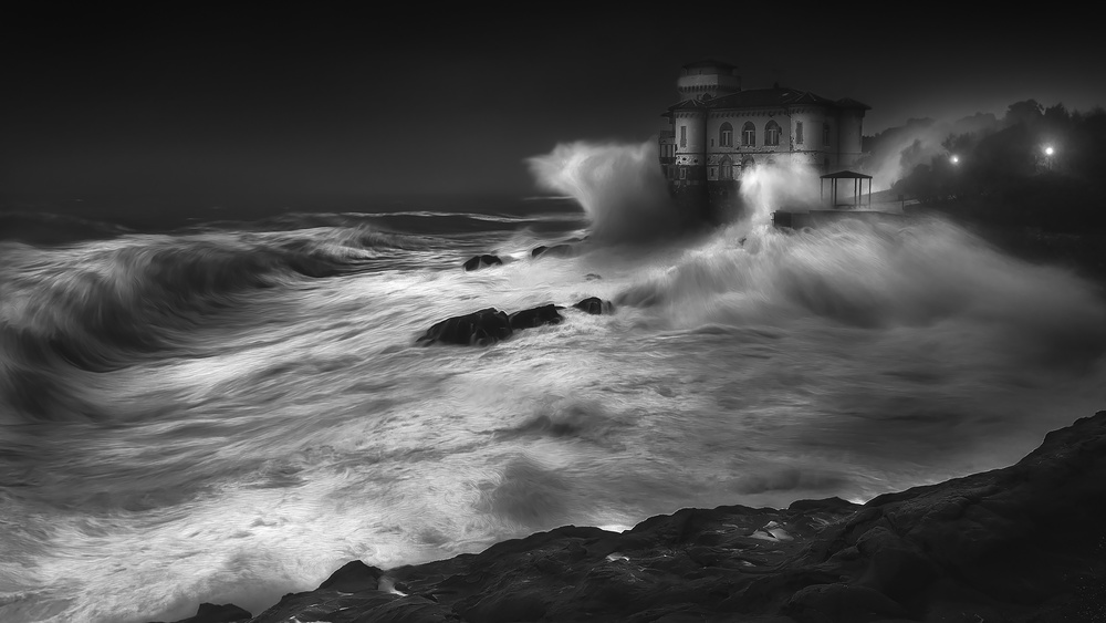 CASTLE IN THE STORM von Paolo Lazzarotti