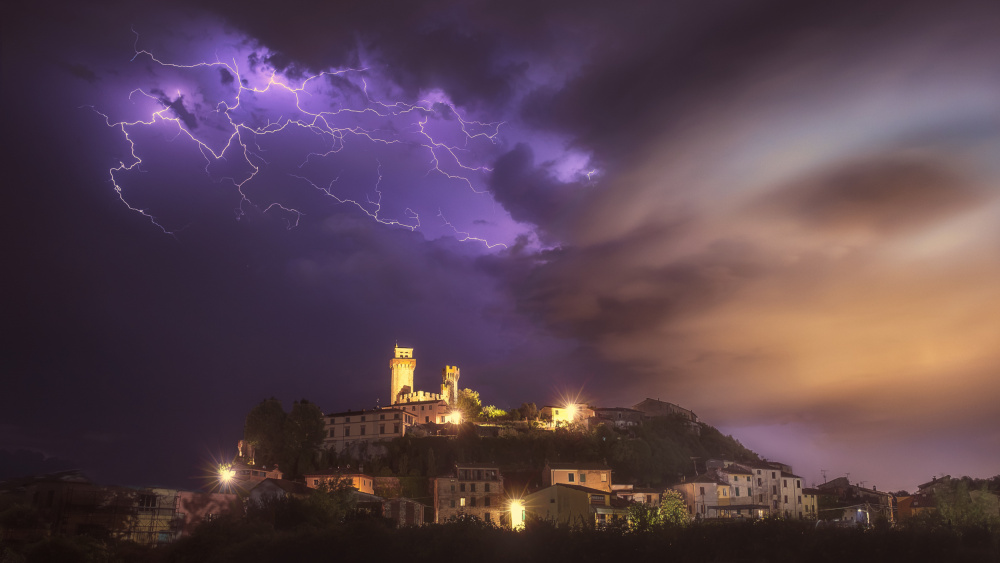 STORM ABOVE THE CASTLE (Part 2) von Paolo Lazzarotti