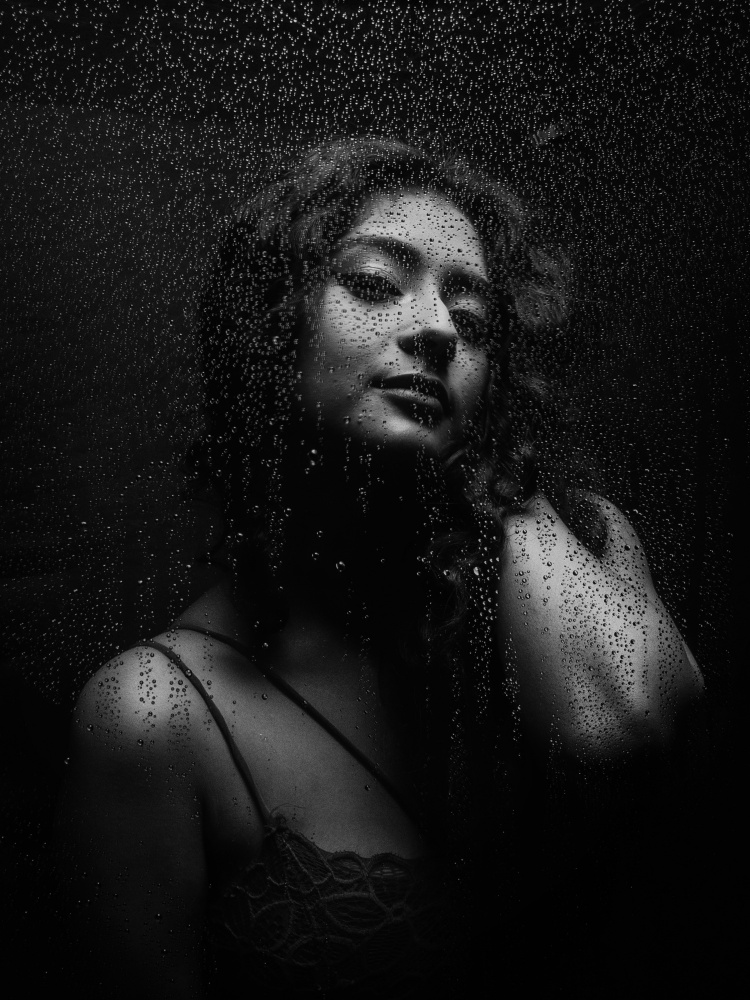 BEAUTY BEHIND WET GLASS von PARTHA BHATTACHARYYA