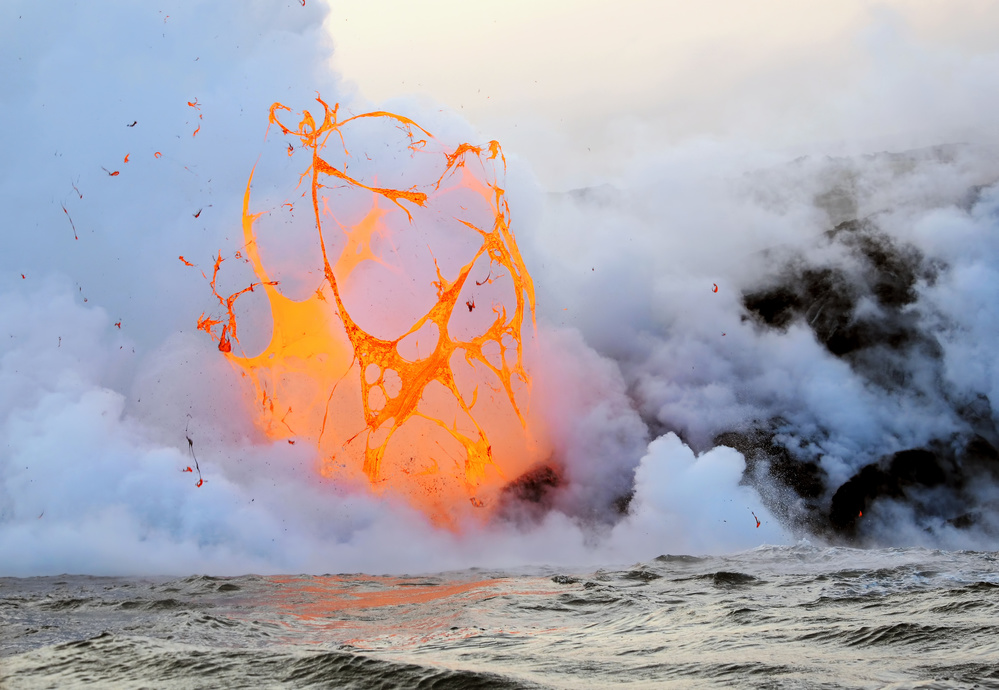 Exploding lava bubble von Patrick Arrigo