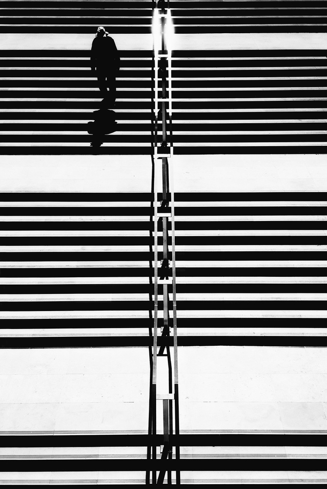 Descending von Paulo Abrantes