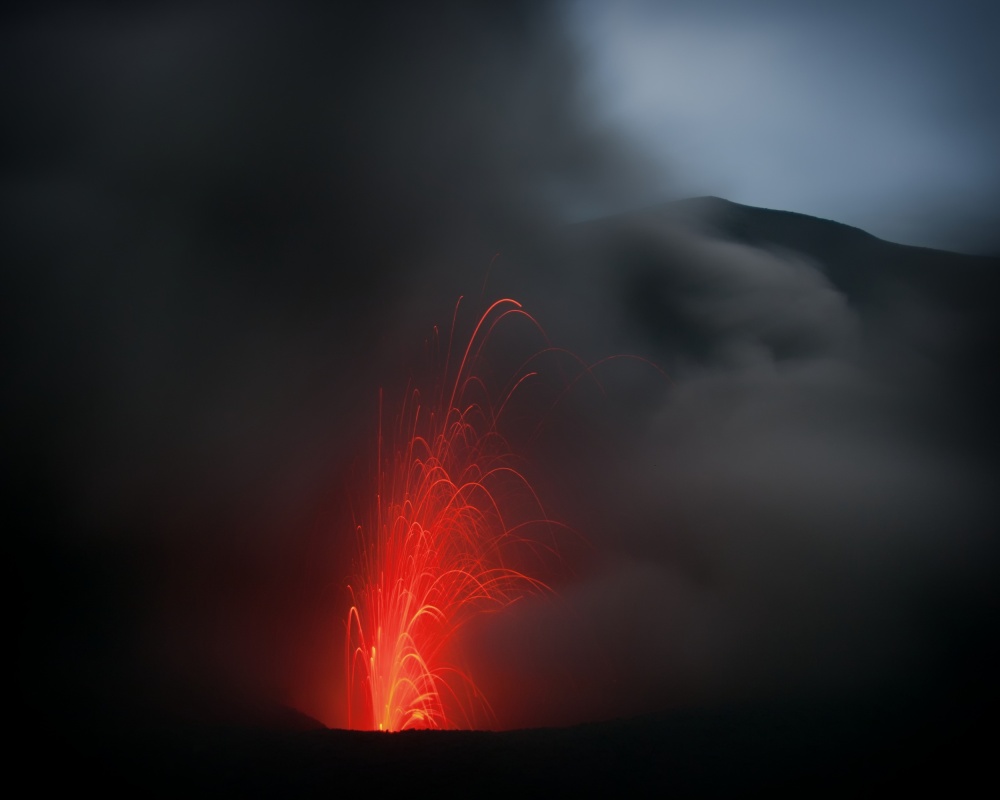 mt. yasur is awakening von Pavol Stranak