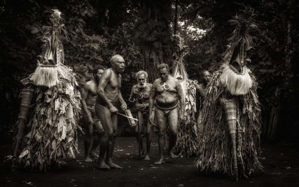 rom dance: still living tradition von Pavol Stranak