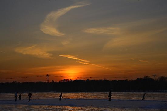 Eishockeyspieler auf der Havel von Peer Grimm