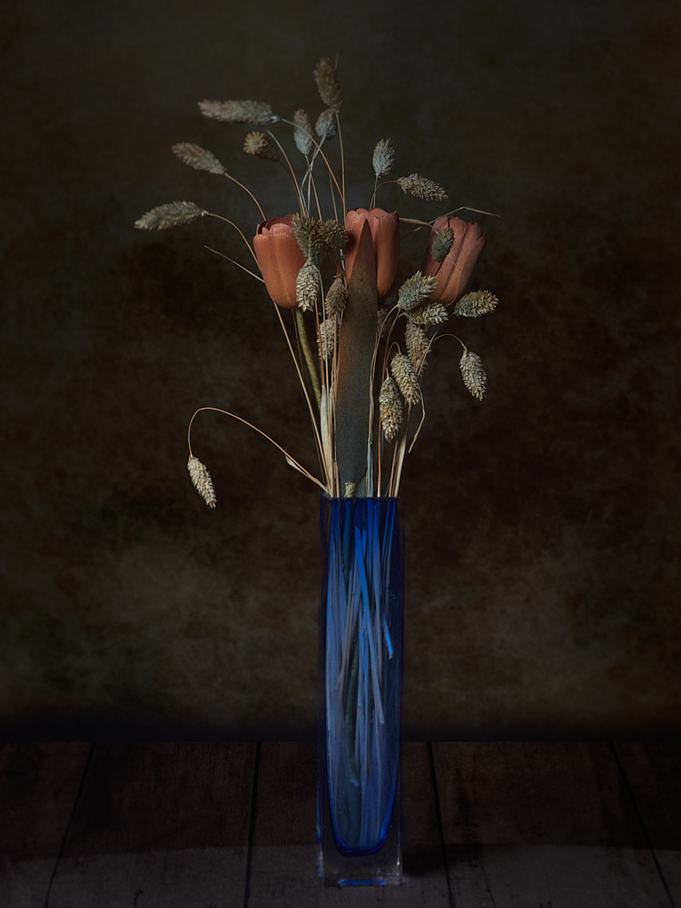 Blue vase von Pete Sánchez