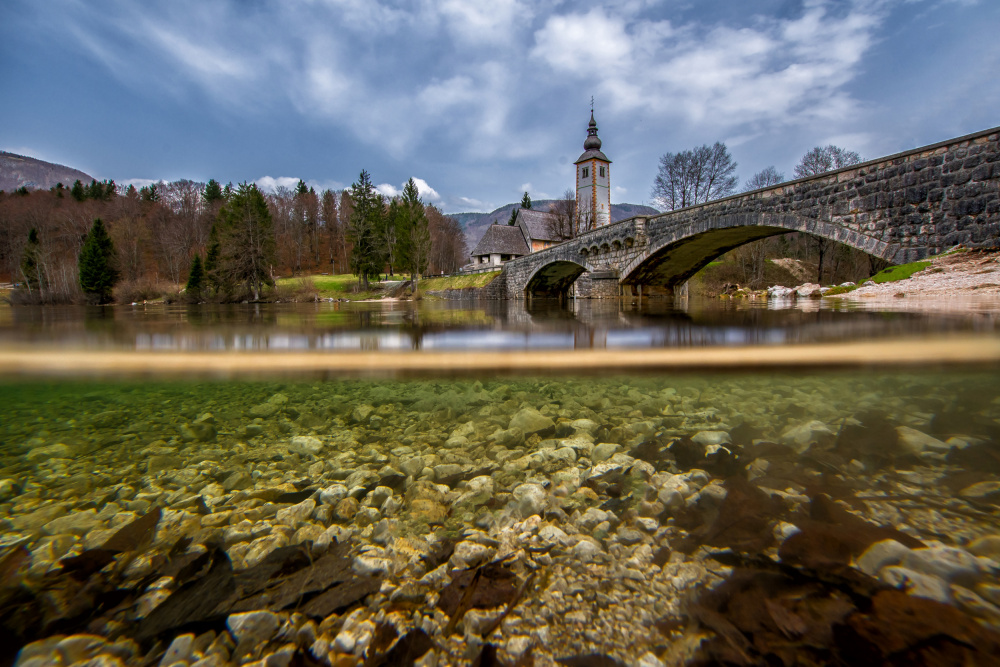 Between the water and the sky von PETER BALANTIC