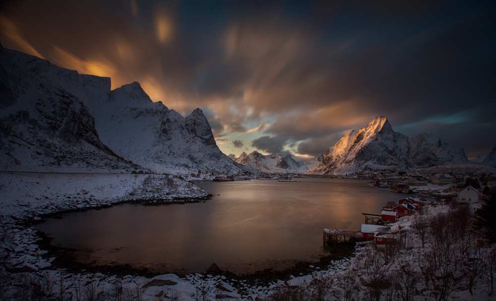 Crawling light over the bay von Peter Svoboda